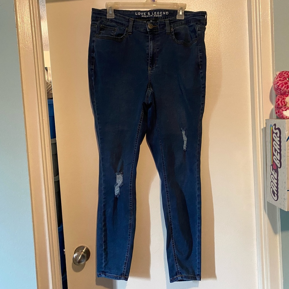 LOVE & LEGEND SKINNY DISTRESSED JEANS